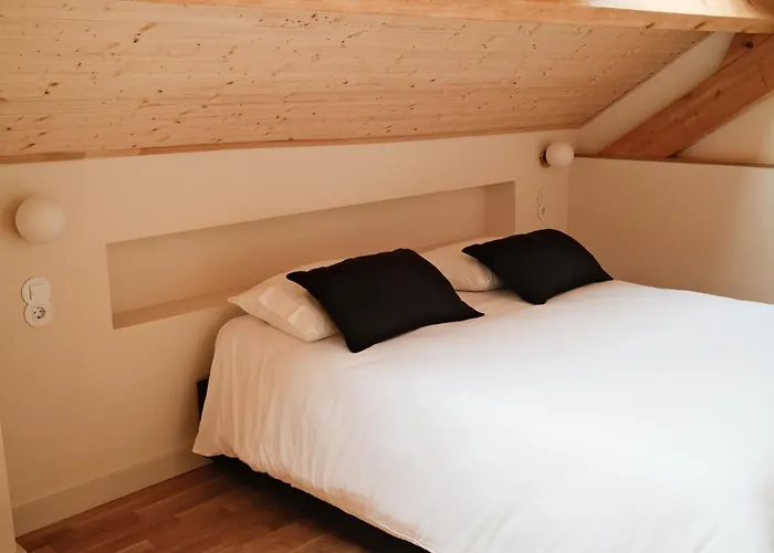 Corujeira By Myalplace